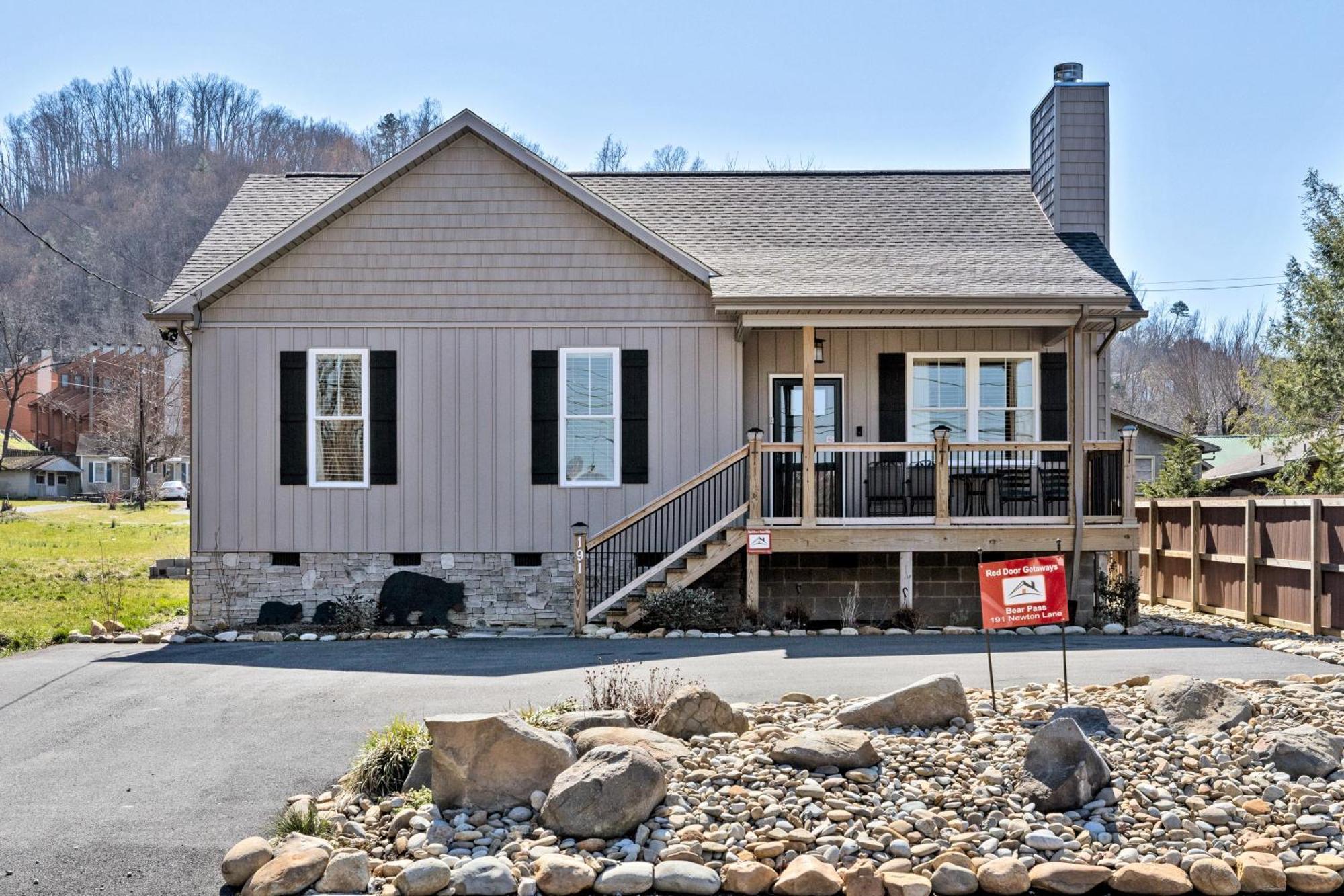 Bear Pass Is A 3 Bed 2 Bath Craftsman Style Home Located Within Walking Distance To Dt Gatlinburg Extérieur photo