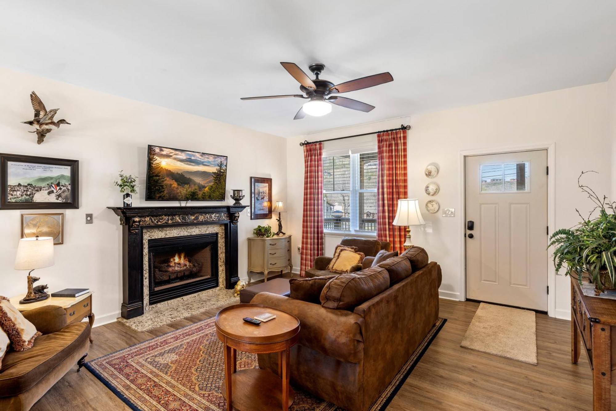 Bear Pass Is A 3 Bed 2 Bath Craftsman Style Home Located Within Walking Distance To Dt Gatlinburg Extérieur photo
